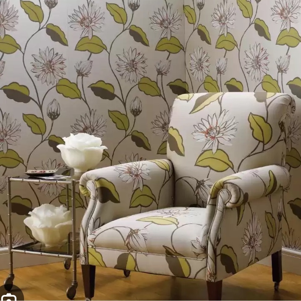 Nina Campbell Giverny wallpaper with water Lilly design on neutral roll